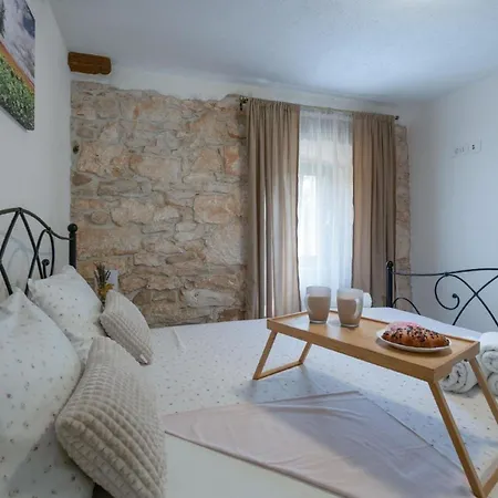 Typisches Istrisches Steinhaus Brnistra In Holiday home Rakalj