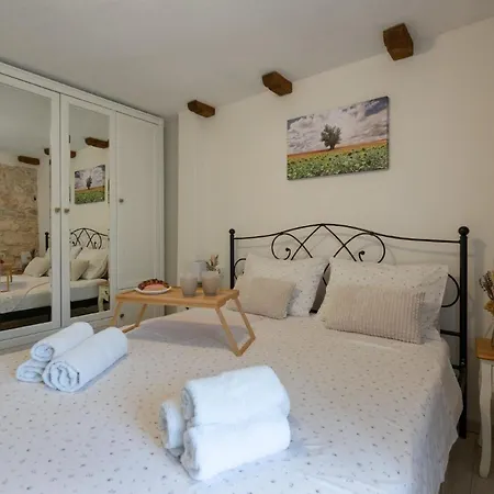 Typisches Istrisches Steinhaus Brnistra In Rakalj
