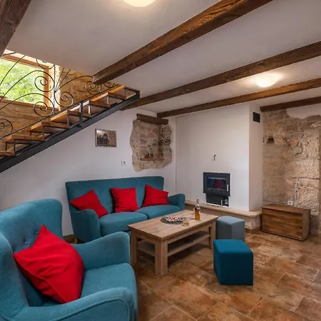 Holiday home Typisches Istrisches Steinhaus Brnistra In *